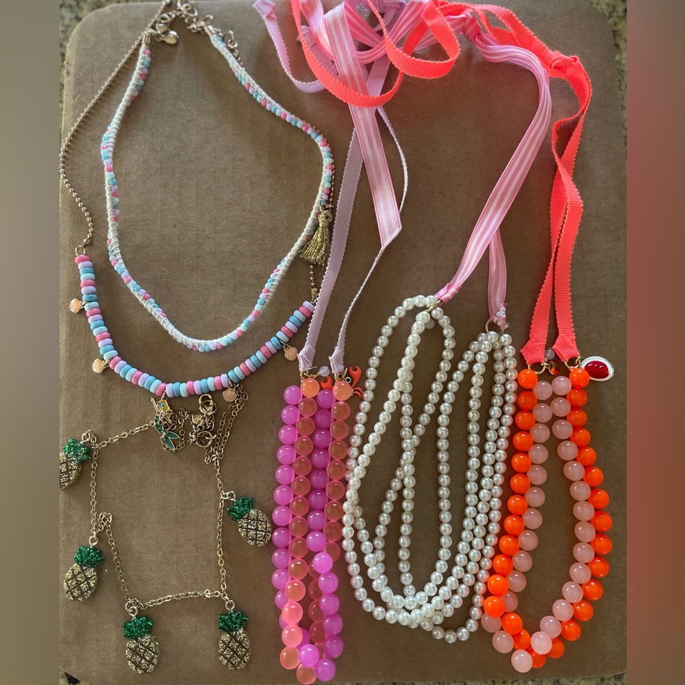 Five JCrew girls necklaces. Hardly worn. Great condition
.